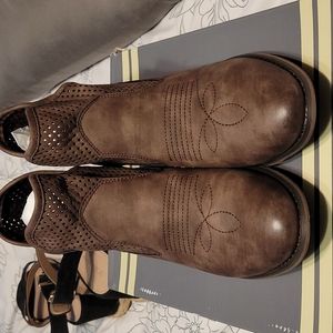 natural reflections gore bootie